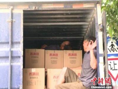 随护不力藏隐患 一司机“人货混装”车内高眠醒后拷问法规意识